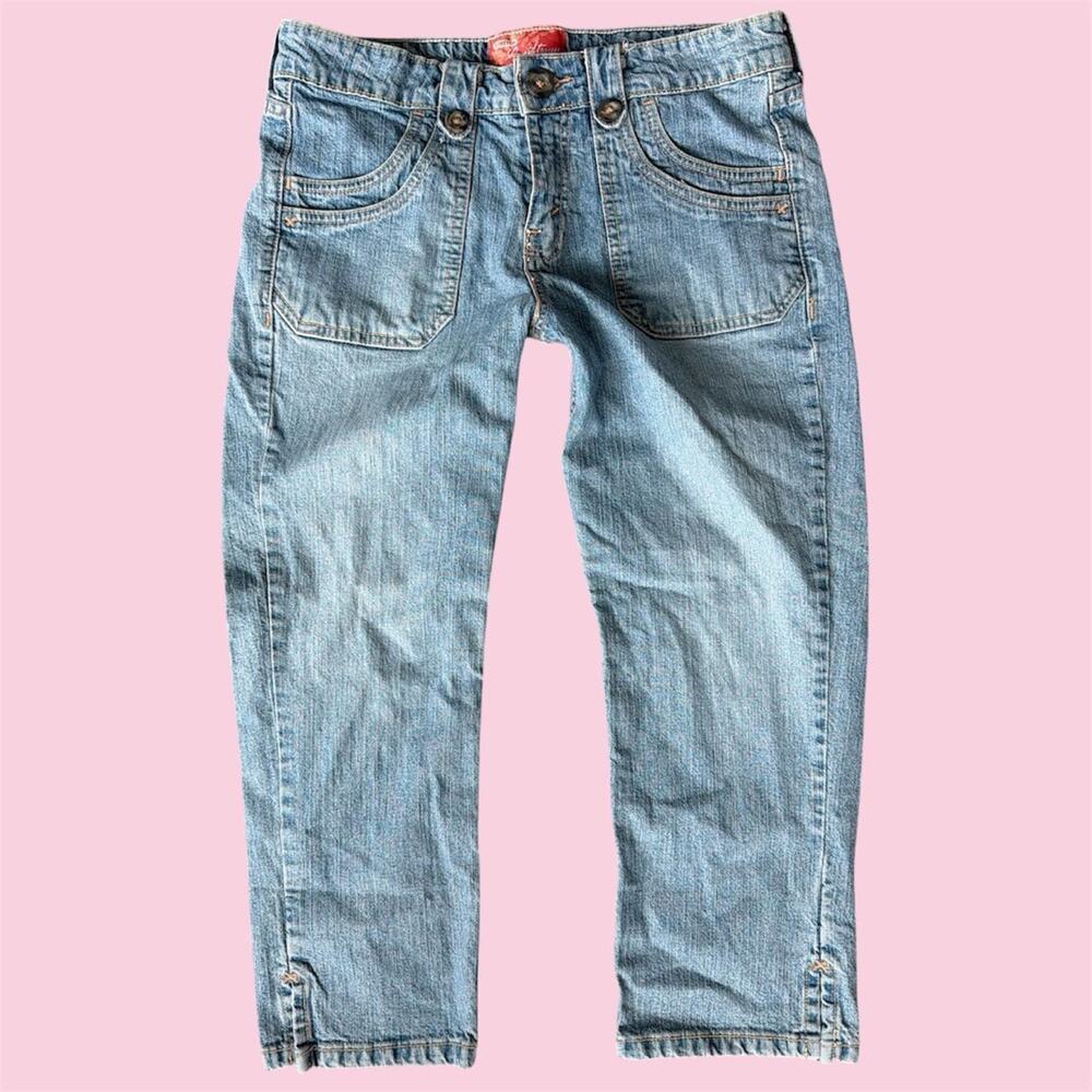 Vintage Y2K Levi’s low rise blue denim capri jeans